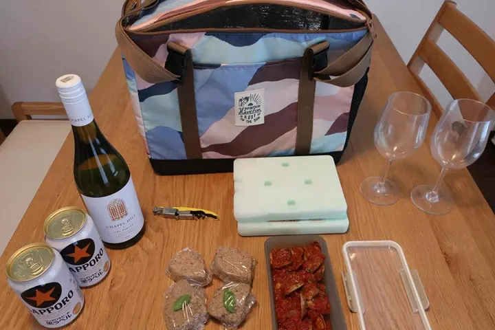 ロキシーの保冷バッグクロスロードとワイン、ビール、ワイングラス、保冷剤、お弁当
