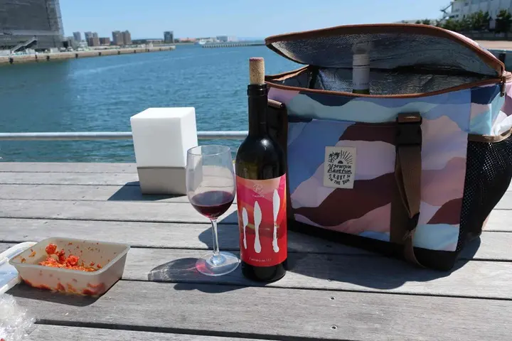 海とロキシーの保冷バッグクロスロードと赤ワイン