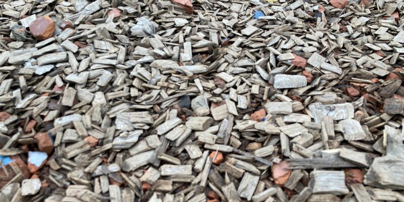 ウッドチップ茶色