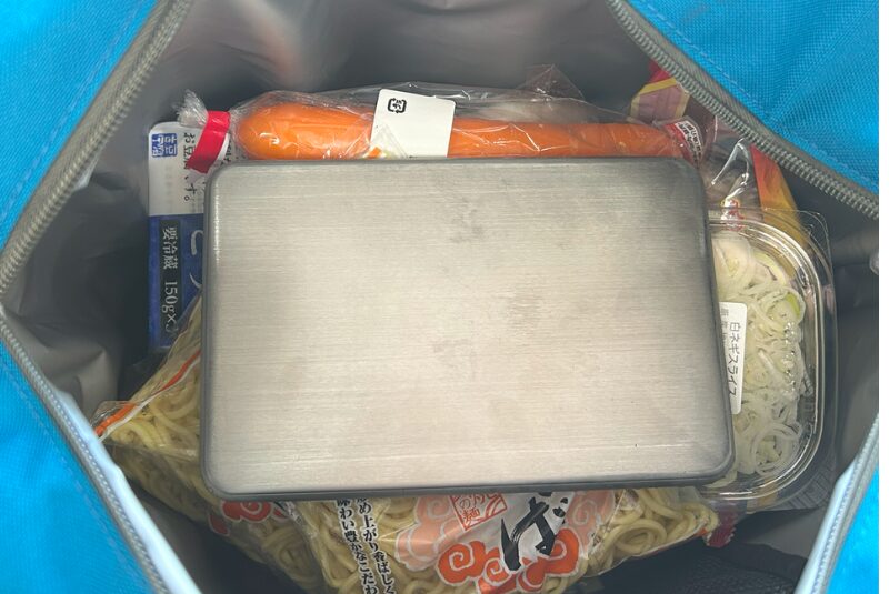 冷凍食品 保冷バッグと保冷剤